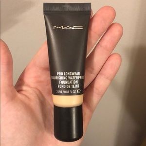 Mac Pro-Longwear Foundation